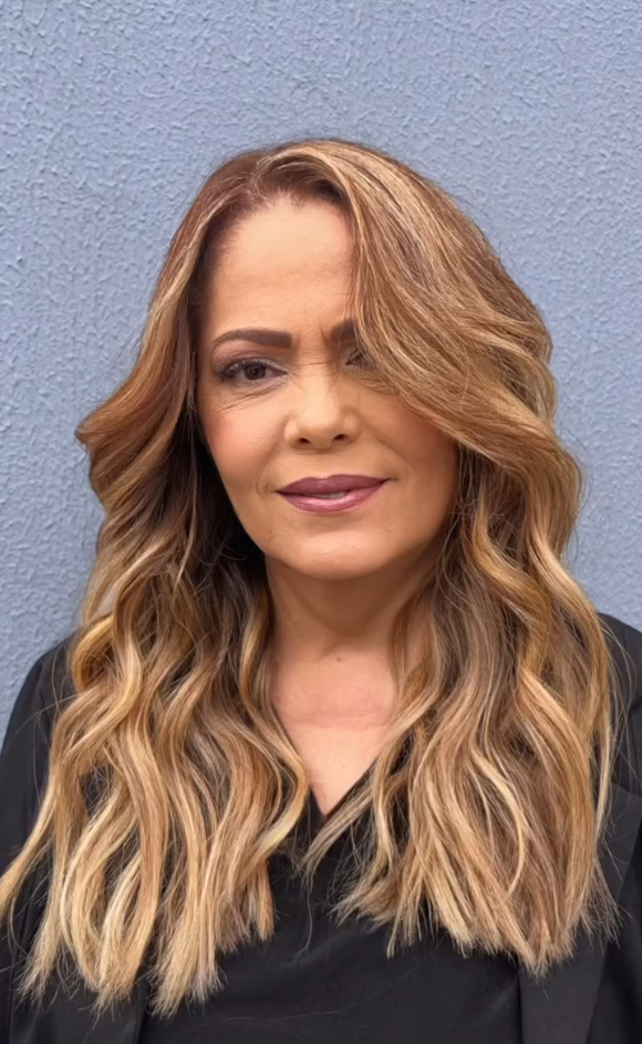 Resultado de coloração e finalização de cabelo no Studio Cajueiro